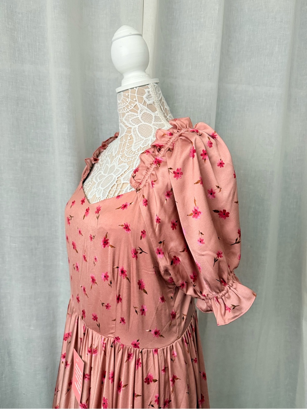 Ivy City Co Wonderland Maxi Dress in Pink Daisy - Picture 11 of 13